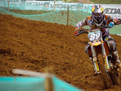 在线登录入口-凯恩焦点对战，德约科维奇与80激战C9分钟，刷新纪录胜负难料！观众掌声雷动